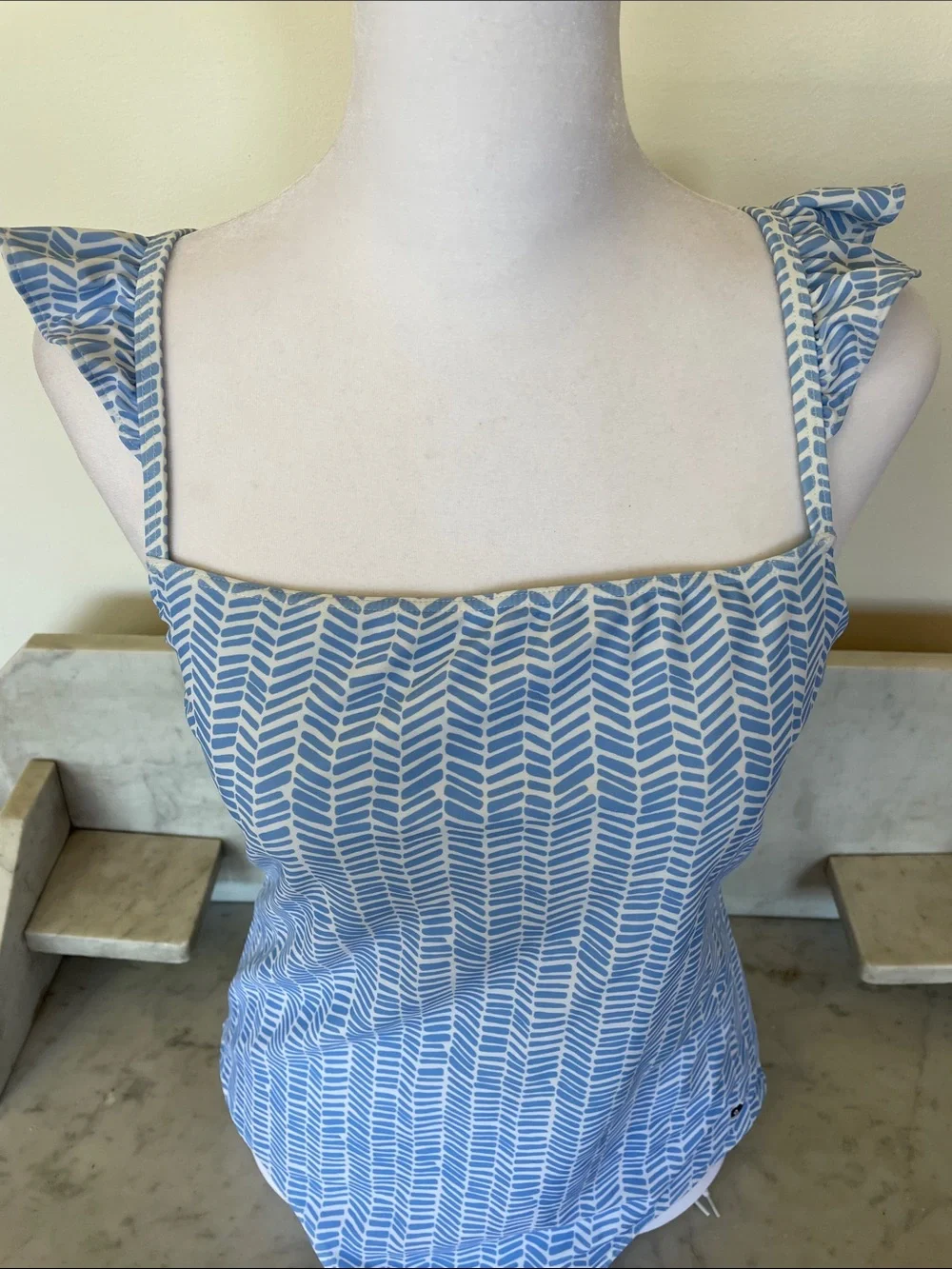 VINEYARD VINES Bayside Blue and White Chevron Ruffle Strap One-Piece Swimsuit M